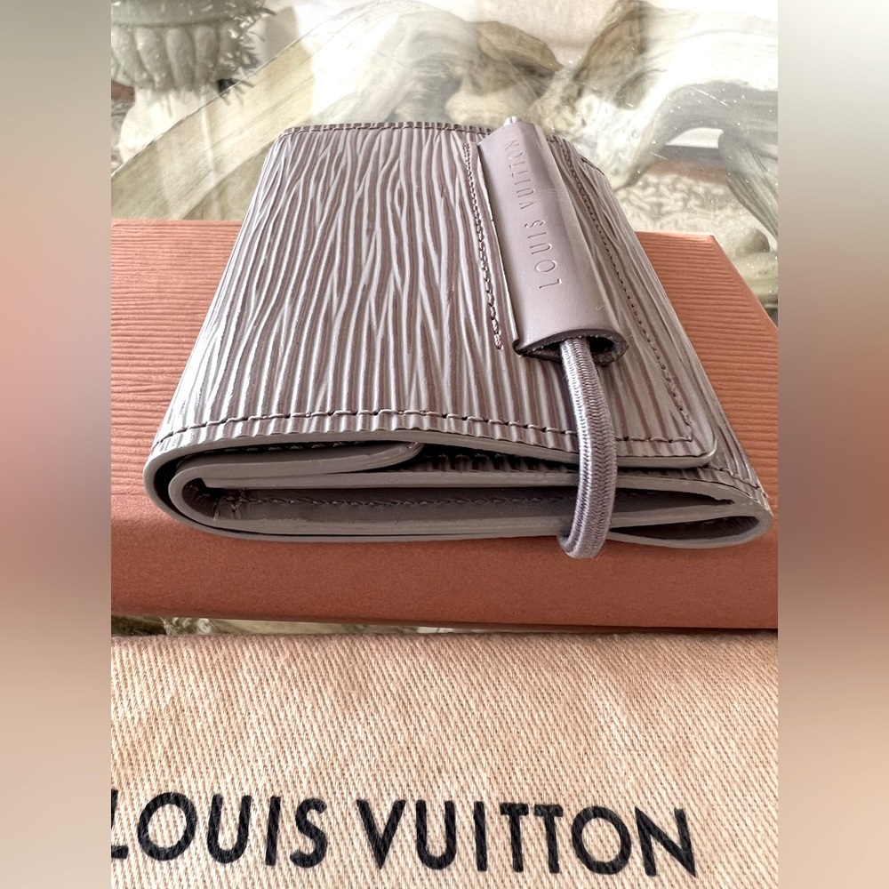 Louis Vuitton Authentic Epi Porte Feiulle Elastiq… - image 1